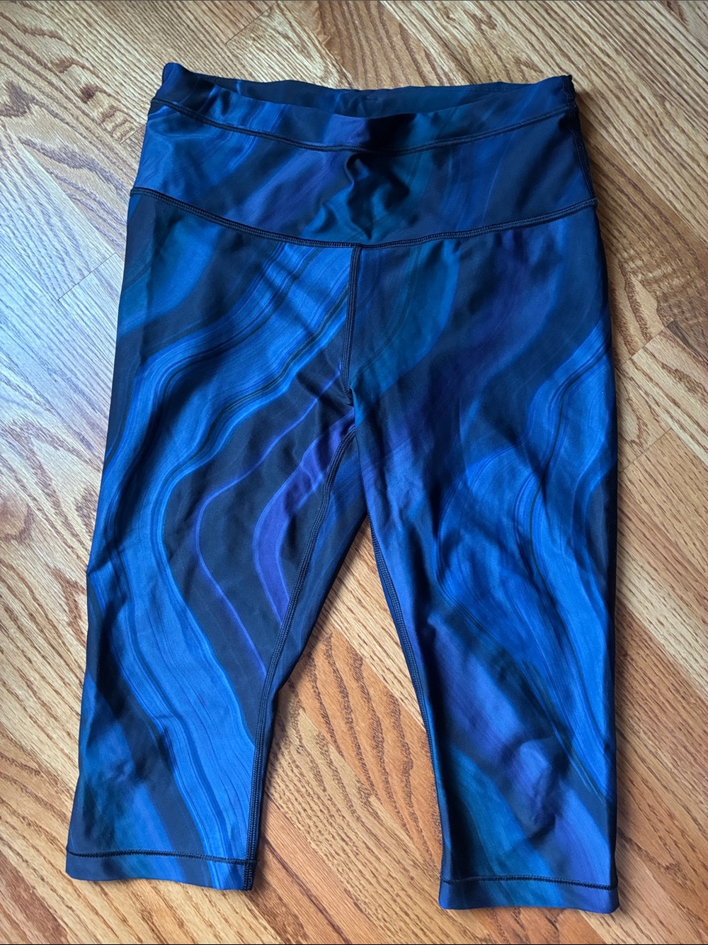 Athleta Accelerate Cropped Leggings